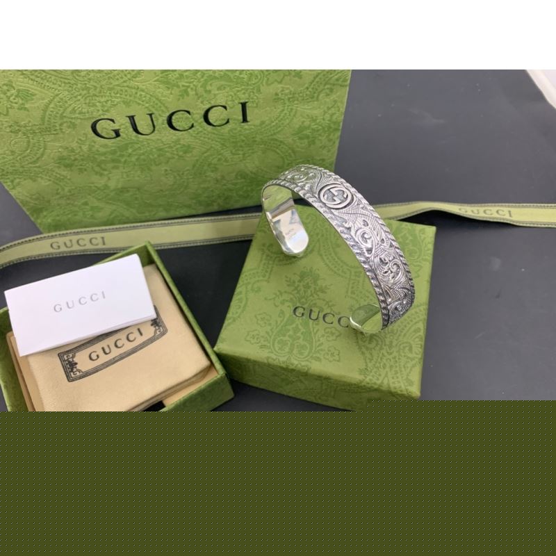 G*u*i bracelets